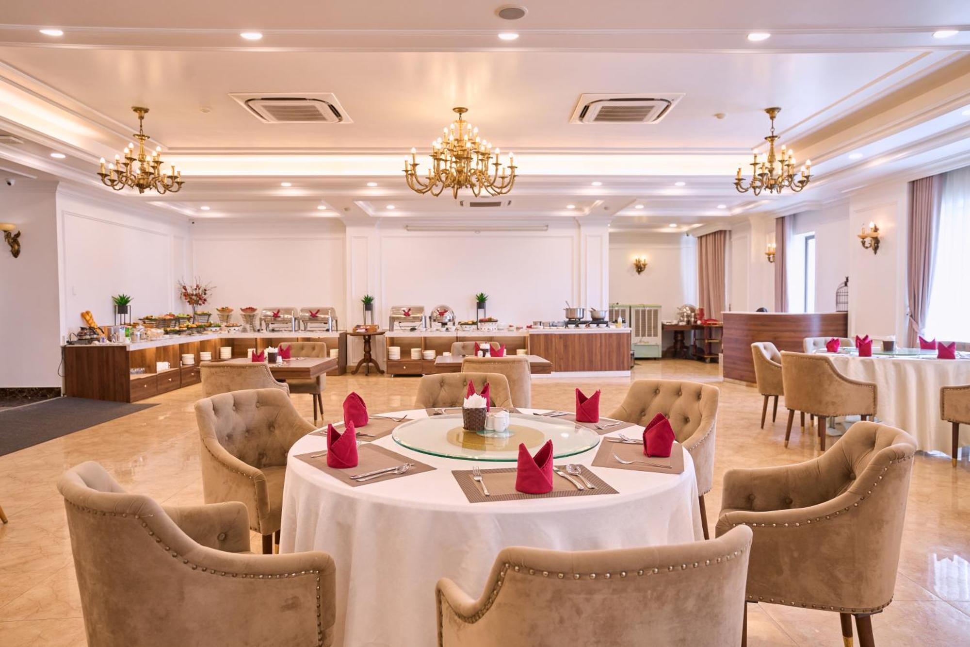 Le Haute Hotel Hai Phong Buitenkant foto