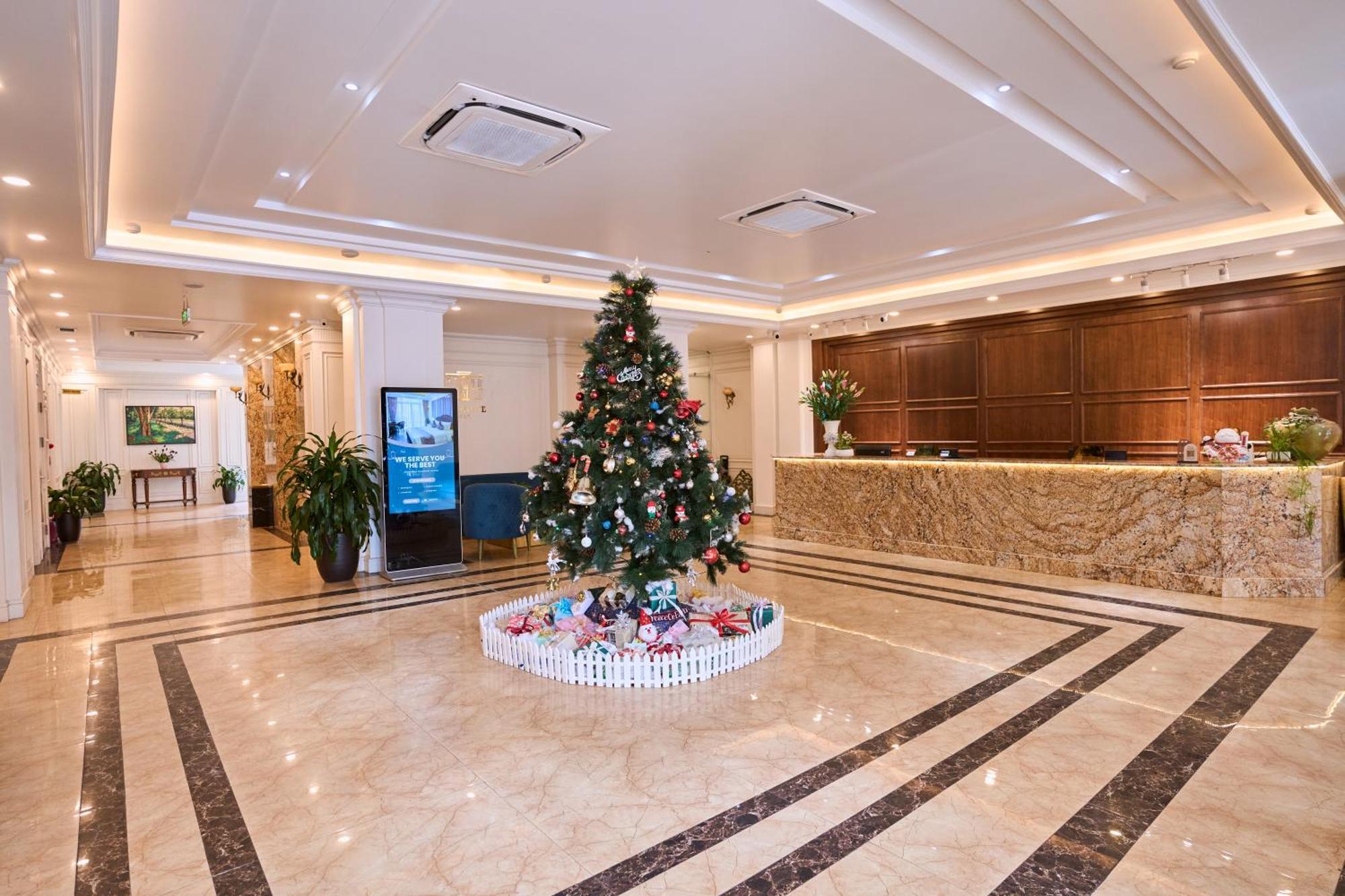 Le Haute Hotel Hai Phong Buitenkant foto