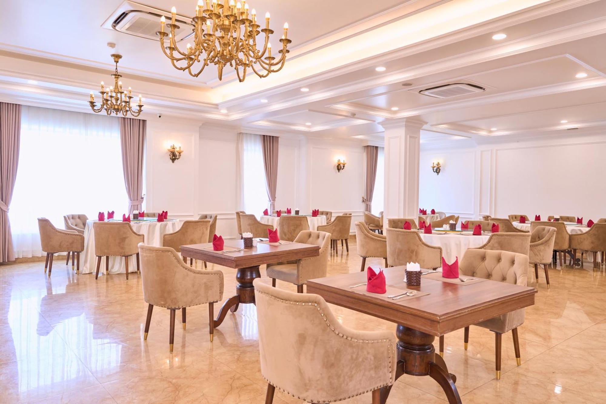 Le Haute Hotel Hai Phong Buitenkant foto