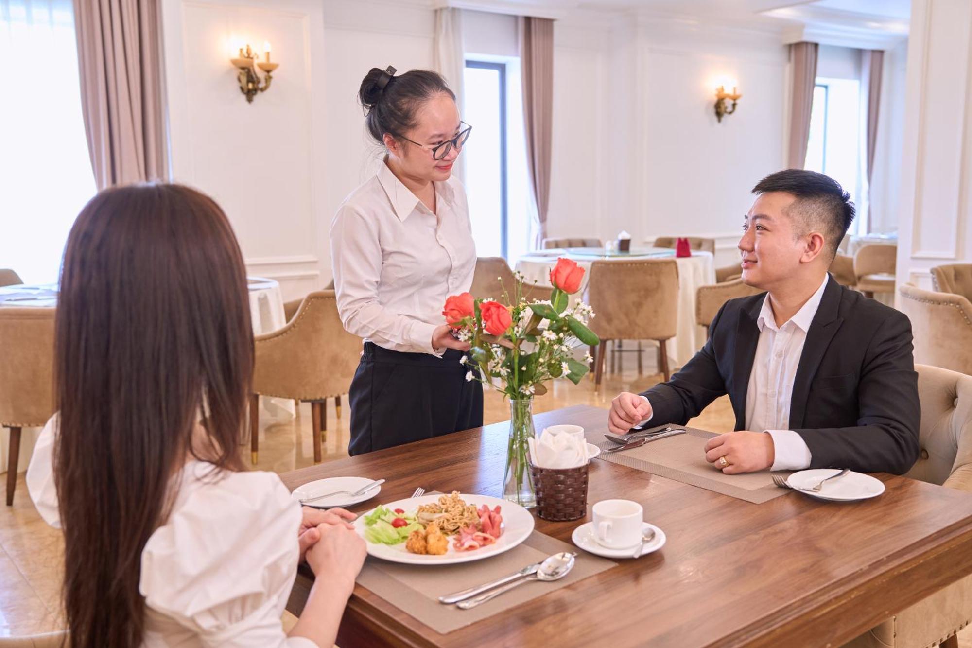 Le Haute Hotel Hai Phong Buitenkant foto