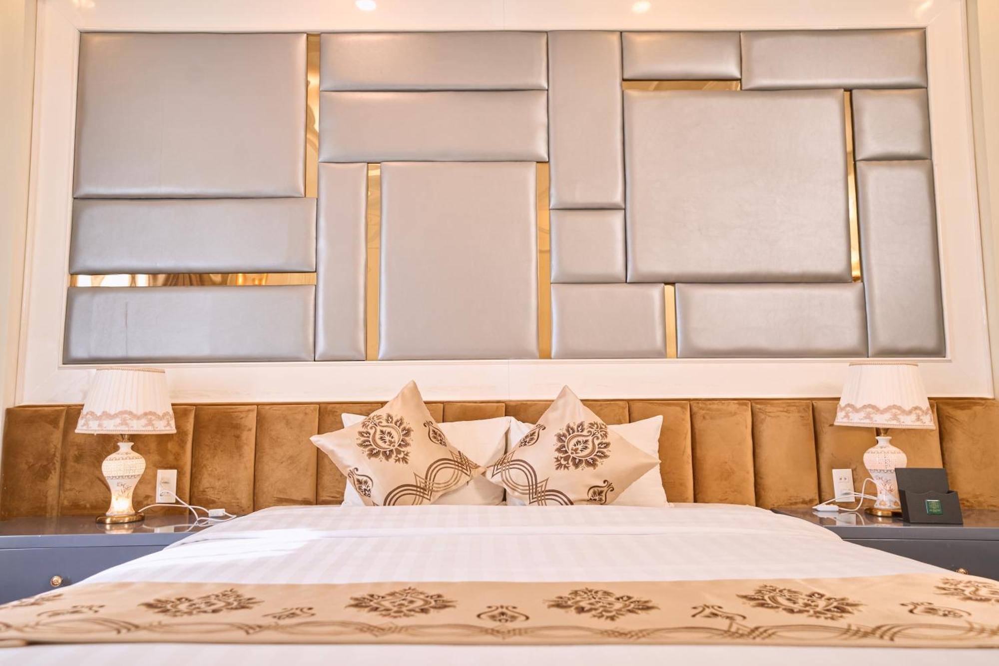 Le Haute Hotel Hai Phong Buitenkant foto