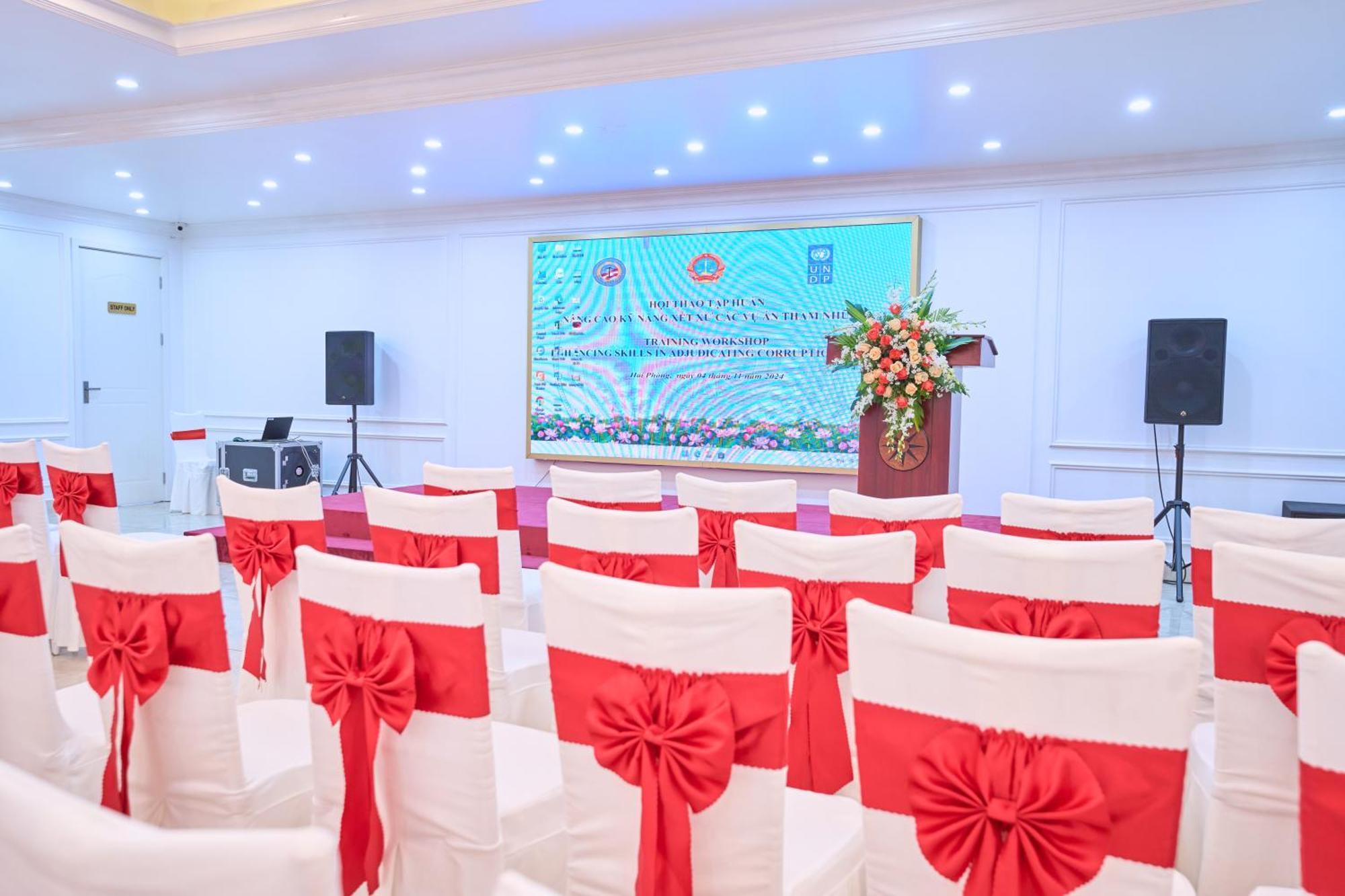 Le Haute Hotel Hai Phong Buitenkant foto