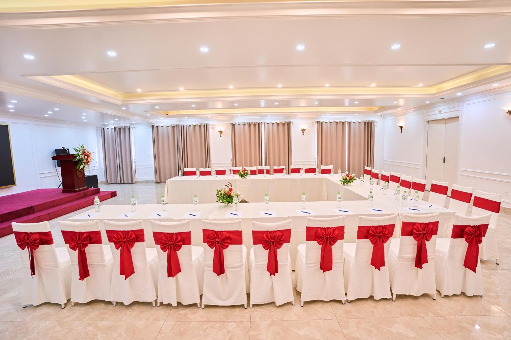 Le Haute Hotel Hai Phong Buitenkant foto