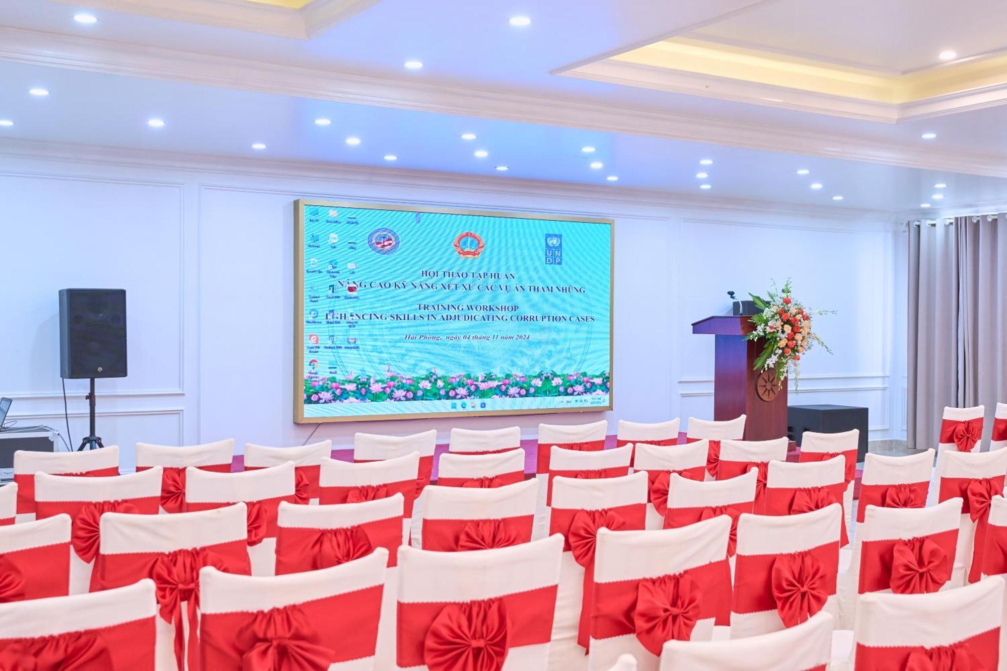 Le Haute Hotel Hai Phong Buitenkant foto