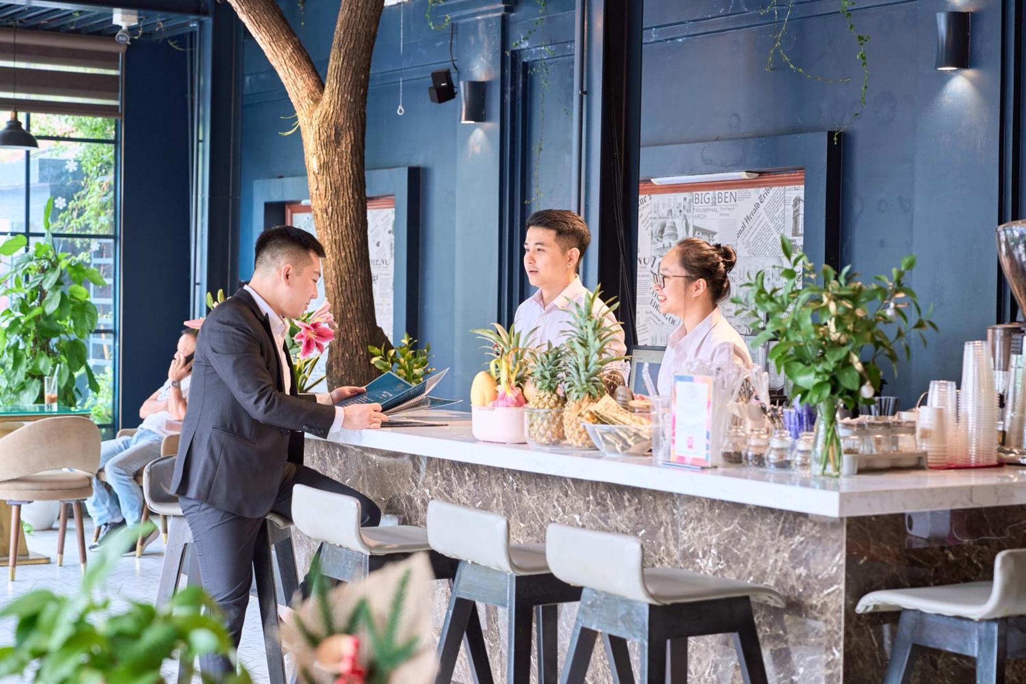 Le Haute Hotel Hai Phong Buitenkant foto