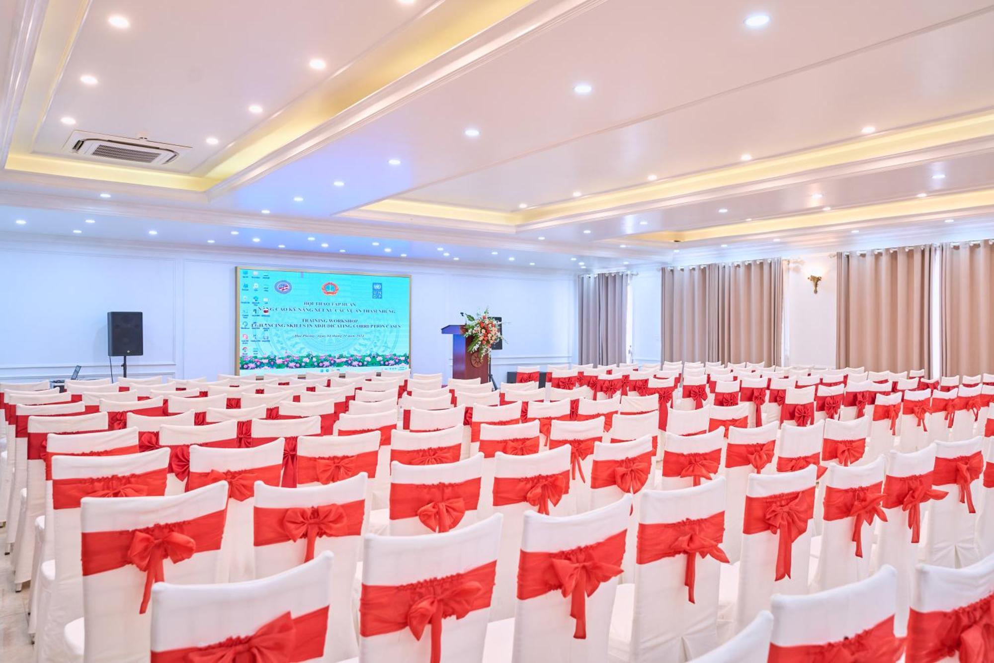 Le Haute Hotel Hai Phong Buitenkant foto